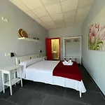 & O Da Meiga Hostel *