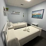 & O Da Meiga Hostel *